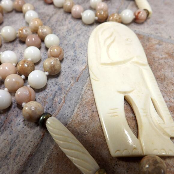 1950s Elephant Pendant Gemstone Beaded Necklace Hand Knotted 32” Vintage Jewelry - Picture 9 of 10